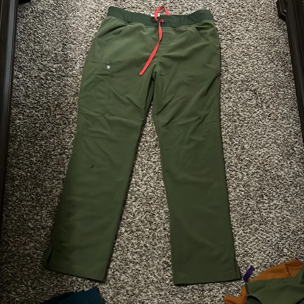 Figs Olive Green Set - Picture 4 of 7